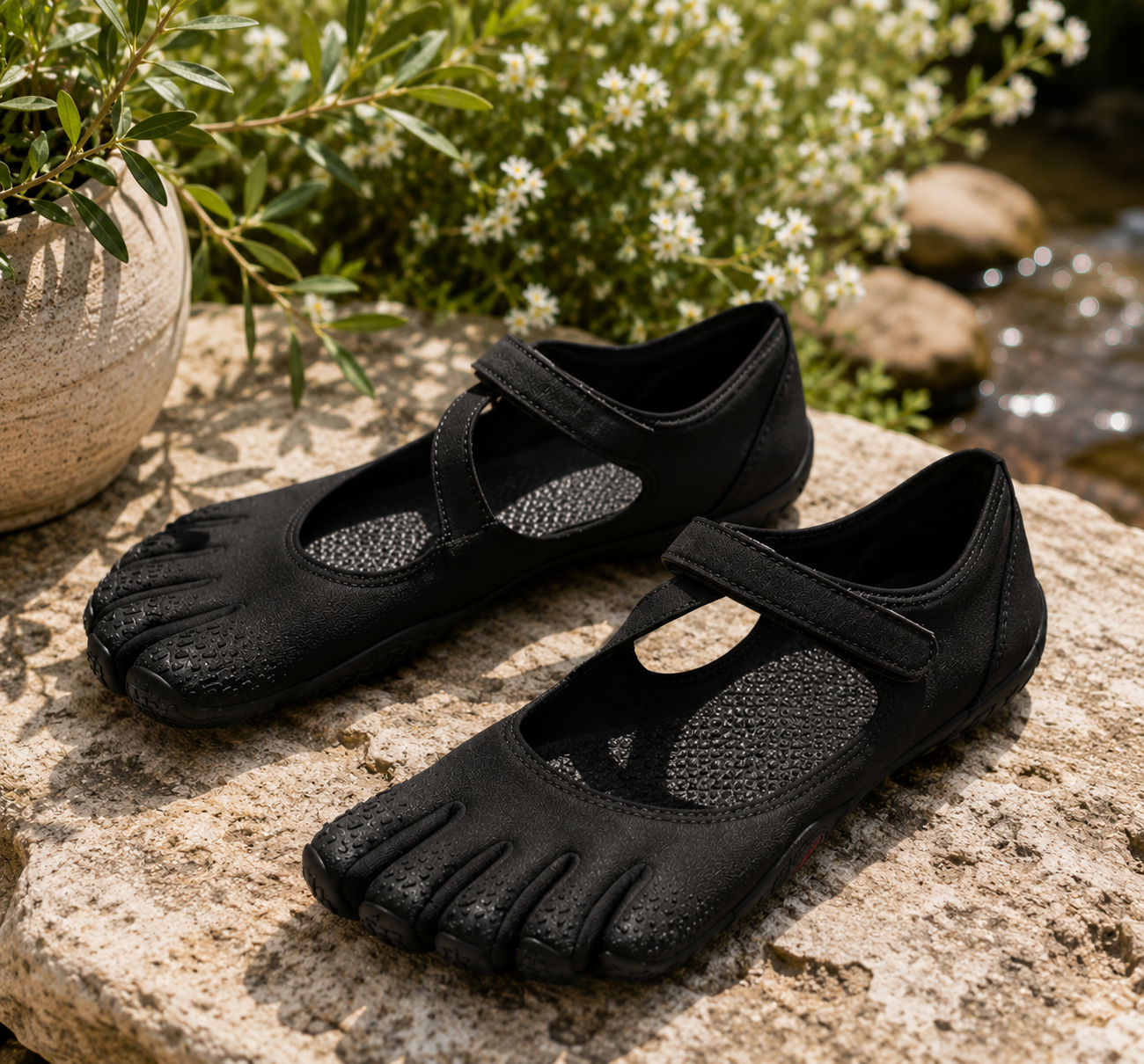 Noir Petal | Five Finger Shoes